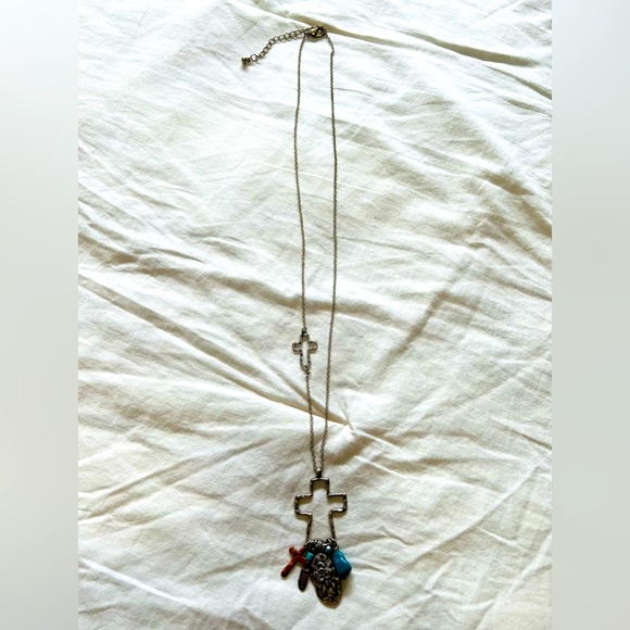 𝐁𝐎𝐔𝐓𝐈𝐐𝐔𝐄 𝐂𝐫𝐨𝐬𝐬 𝐂𝐡𝐚𝐫𝐦 𝐍𝐞𝐜𝐤𝐥𝐚𝐜𝐞 - Picture 2 of 2